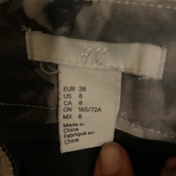 Floral pencil skirt from H&M size 8 - Picture 5 of 5